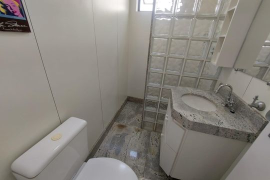 banheiro 1 de apartamento para alugar com 2 quartos, 100m² em Serra, Belo Horizonte