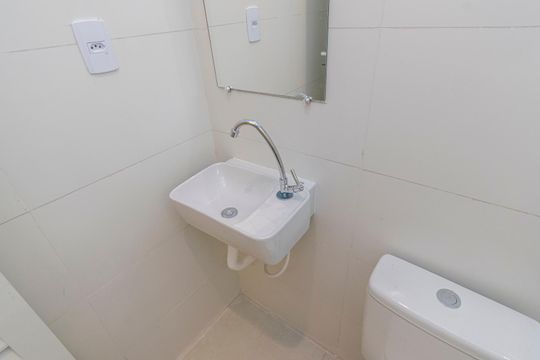 Banheiro de casa para alugar com 0 quarto, 22m² em Penha, Rio de Janeiro