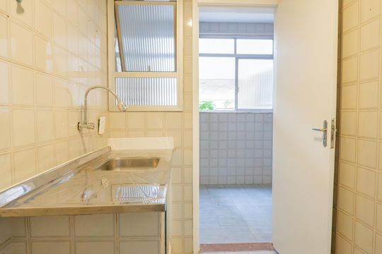 Cozinha de kitnet/studio para alugar com 1 quarto, 50m² em Tijuca, Rio de Janeiro