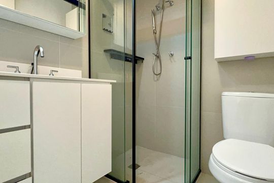 Banheiro de kitnet/studio à venda com 1 quarto, 25m² em Pinheiros, São Paulo