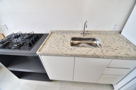 Cozinha de apartamento à venda com 2 quartos, 43m² em Fazenda Santa Cândida, Campinas