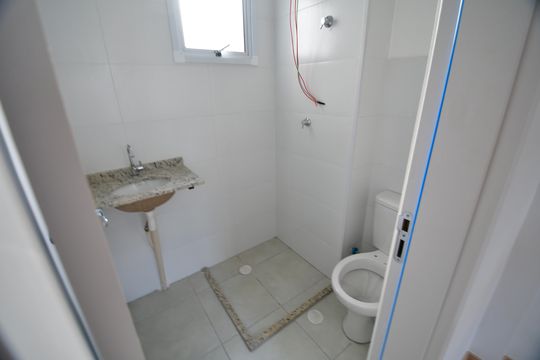 Banheiro Suíte de apartamento à venda com 2 quartos, 66m² em Fazenda Santa Cândida, Campinas