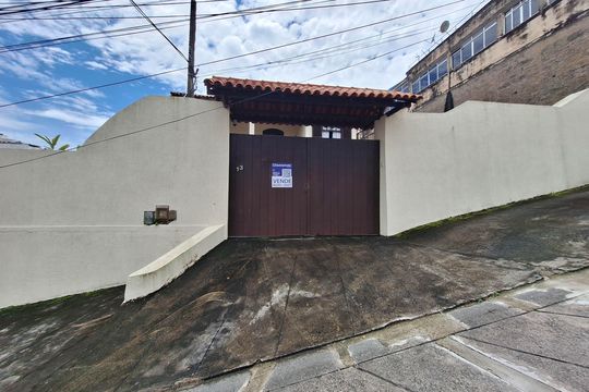 Fachada de casa de condomínio à venda com 4 quartos, 200m² em Fonseca, Niterói