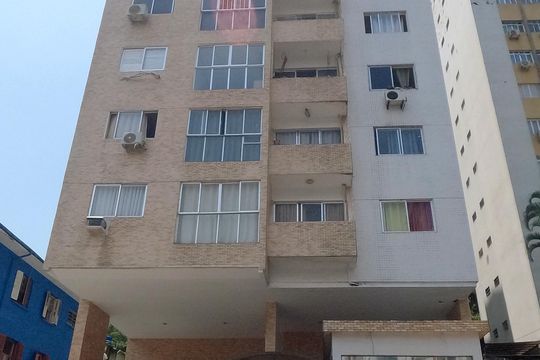 Fachada | Adesivo/Placa Quintoandar instalado  de apartamento para alugar com 1 quarto, 65m² em Morro José Menino, Santos