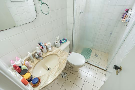 Banheiro de apartamento à venda com 2 quartos, 48m² em Jardim Celeste, São Paulo