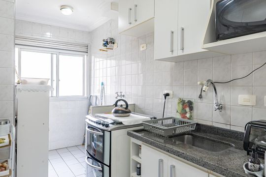 Cozinha de apartamento à venda com 2 quartos, 48m² em Jardim Celeste, São Paulo