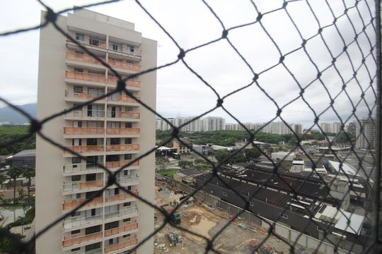 Sala - Vista de apartamento para alugar com 2 quartos, 77m² em Barra Olímpica, Rio de Janeiro