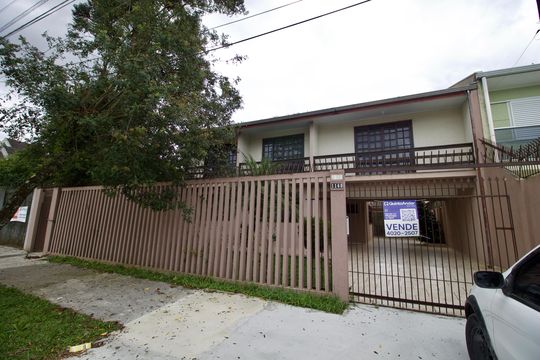 Fachada de casa à venda com 4 quartos, 266m² em Cajuru, Curitiba