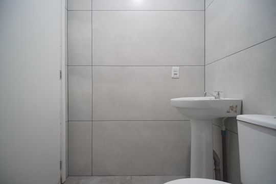 Banheiro de apartamento para alugar com 2 quartos, 52m² em Feitoria, São Leopoldo
