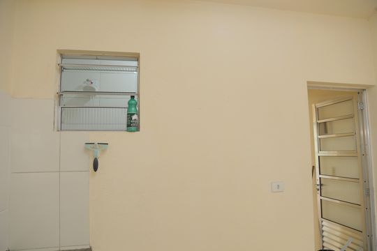 Cozinha de casa para alugar com 1 quarto, 80m² em Conjunto Residencial José Bonifácio, São Paulo