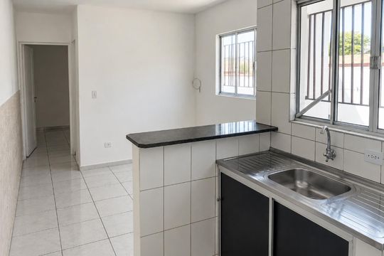 Cozinha de casa para alugar com 1 quarto, 40m² em Vila Invernada, São Paulo