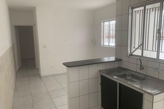 Cozinha de casa para alugar com 1 quarto, 40m² em Vila Invernada, São Paulo