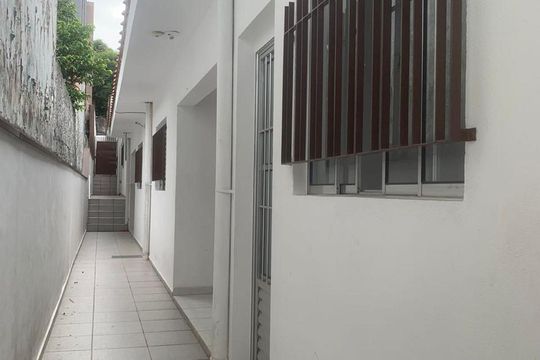 Área externa de casa para alugar com 1 quarto, 40m² em Vila Invernada, São Paulo