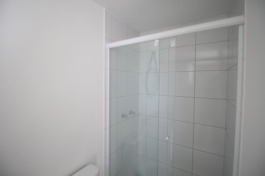 Banheiro da Suíte 1 de apartamento à venda com 3 quartos, 65m² em Humaitá, Porto Alegre