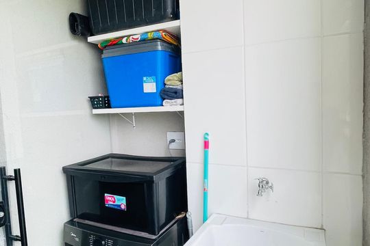 Area de serviço de apartamento para alugar com 2 quartos, 47m² em Jardim Pioneira, Cotia