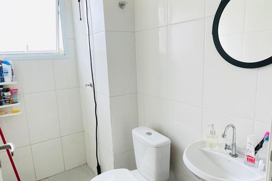 Banheiro de apartamento para alugar com 2 quartos, 47m² em Jardim Pioneira, Cotia