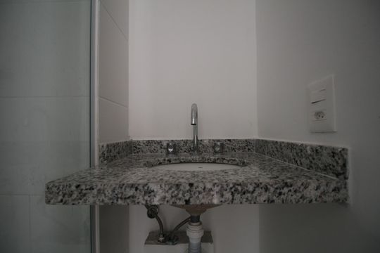 Banheiro de apartamento para alugar com 2 quartos, 60m² em Vila Suzana, São Paulo