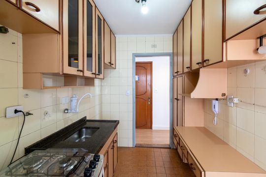 Cozinha de apartamento para alugar com 2 quartos, 55m² em Vila Guarani (zona Sul), São Paulo