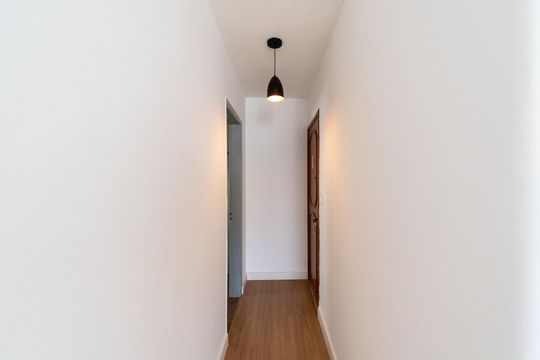 corredor de apartamento para alugar com 2 quartos, 55m² em Vila Guarani (zona Sul), São Paulo