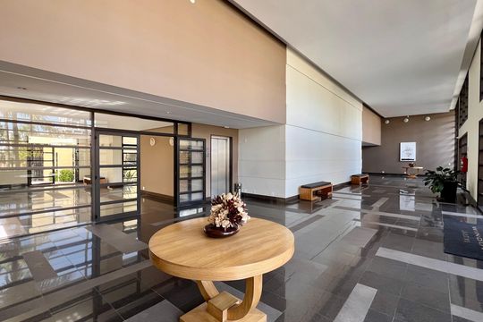 Hall de entrada de apartamento para alugar com 2 quartos, 87m² em Pinheiros, São Paulo