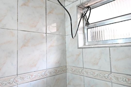 Banheiro de casa à venda com 1 quarto, 125m² em Jardim Selma, São Paulo
