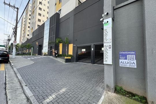 Fachada com PLACA GRANDE de apartamento para alugar com 2 quartos, 36m² em Metalúrgicos, Osasco