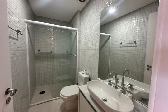 Banheiro de apartamento para alugar com 1 quarto, 50m² em Melville Empresarial Ii, Barueri
