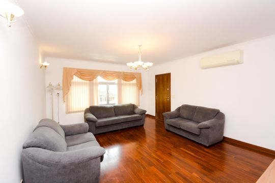 Casa para alugar com 3 quartos, 280m² em Jardim Santa Mena, Guarulhos