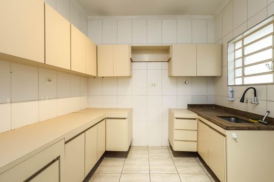 Cozinha de casa para alugar com 2 quartos, 375m² em Jardim da Gloria, São Paulo