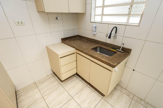 Cozinha de casa para alugar com 2 quartos, 375m² em Jardim da Gloria, São Paulo
