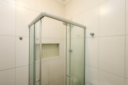 Banheiro de casa para alugar com 2 quartos, 375m² em Jardim da Gloria, São Paulo