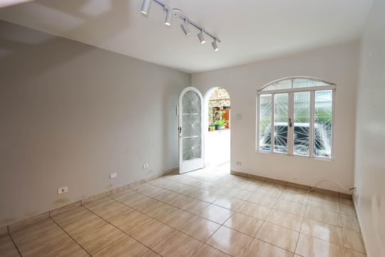Sala de casa para alugar com 2 quartos, 375m² em Jardim da Gloria, São Paulo