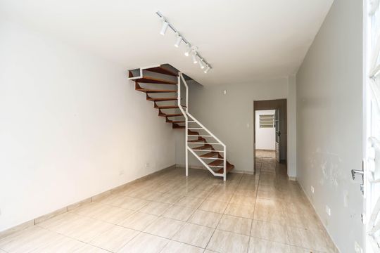 Casa para alugar com 2 quartos, 375m² em Jardim da Gloria, São Paulo