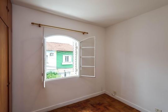 Quarto 1 de casa para alugar com 2 quartos, 375m² em Jardim da Gloria, São Paulo