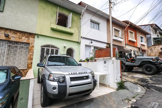 Fachada de casa para alugar com 2 quartos, 375m² em Jardim da Gloria, São Paulo
