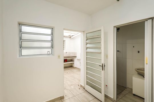 Área de Serviço de casa para alugar com 2 quartos, 375m² em Jardim da Gloria, São Paulo