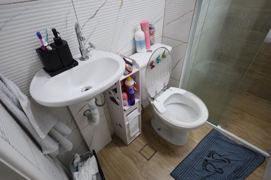 Banheiro de apartamento à venda com 2 quartos, 49m² em Vila Yolanda, Osasco