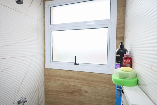 Banheiro de apartamento à venda com 2 quartos, 49m² em Vila Yolanda, Osasco