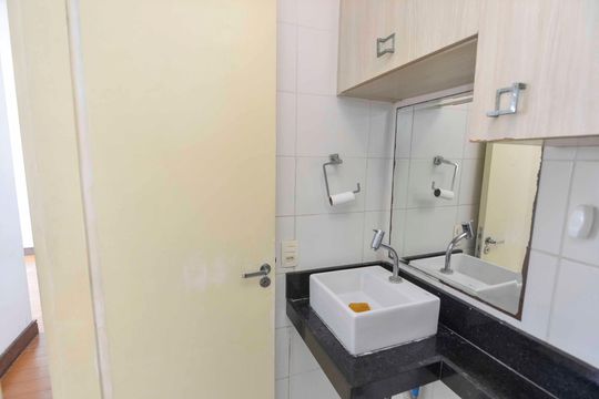 Banheiro de apartamento para alugar com 2 quartos, 50m² em Imperial de São Cristóvão, Rio de Janeiro