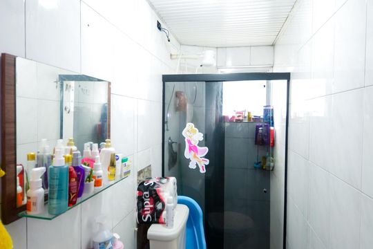 Banheiro de apartamento à venda com 2 quartos, 49m² em Jardim Valeria, Guarulhos