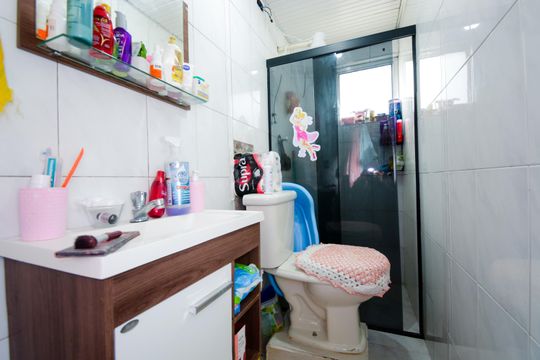 Banheiro de apartamento à venda com 2 quartos, 49m² em Jardim Valeria, Guarulhos