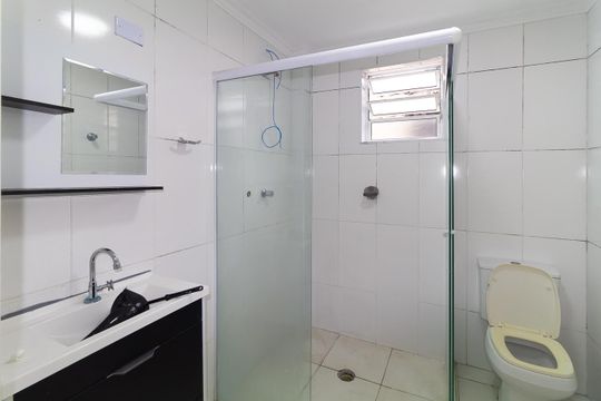 Banheiro de casa para alugar com 2 quartos, 110m² em Vila Lucia, São Paulo