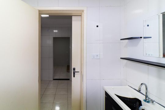 Banheiro de casa para alugar com 2 quartos, 110m² em Vila Lucia, São Paulo