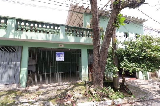Fachada de casa para alugar com 2 quartos, 160m² em Jardim Regis, São Paulo