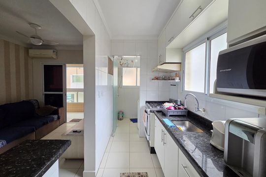 Cozinha de apartamento para alugar com 2 quartos, 62m² em Guilhermina, Praia Grande
