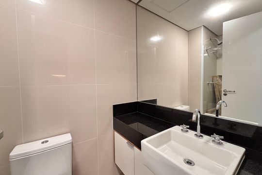 Banheiro de apartamento para alugar com 1 quarto, 29m² em Indianópolis, São Paulo