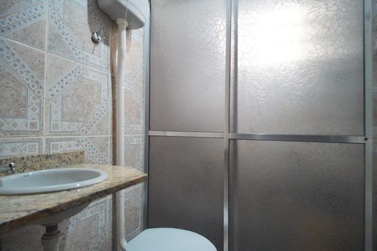 Banheiro 1 de casa para alugar com 3 quartos, 120m² em Santos Dumont, São Leopoldo