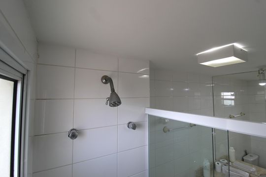 Banheiro da Suíte de apartamento à venda com 2 quartos, 74m² em Indianópolis, São Paulo