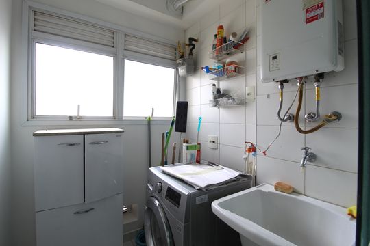 Cozinha e Área de Serviço de apartamento à venda com 2 quartos, 74m² em Indianópolis, São Paulo
