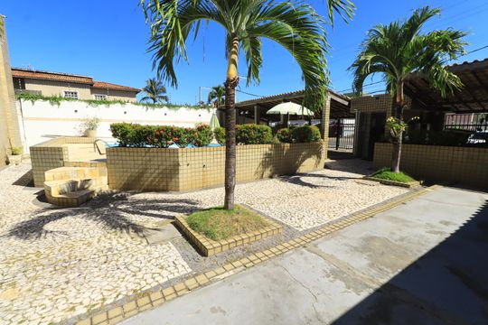 Casa para alugar com 5 quartos, 110m² em Praia do Flamengo, Salvador